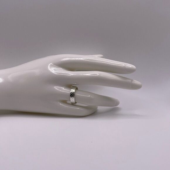 Vintage Jewelers Women’s Tribal Band Silver Ring - Picture 1 of 9